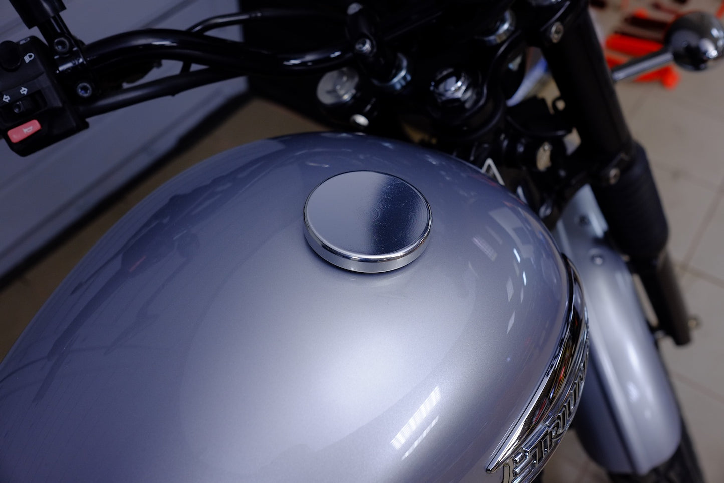 Iron Machine Gas Cap - 01-15 Triumph Classic Twins
