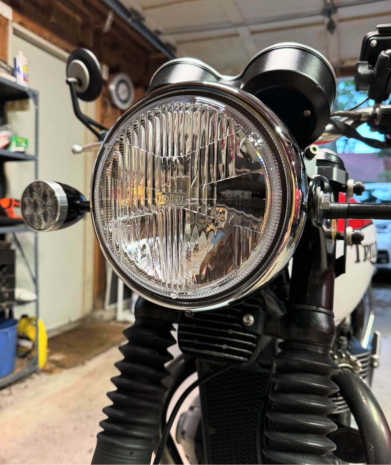 Retro Inspired LED Headlight - Modern White - 2016+ Triumph Classics