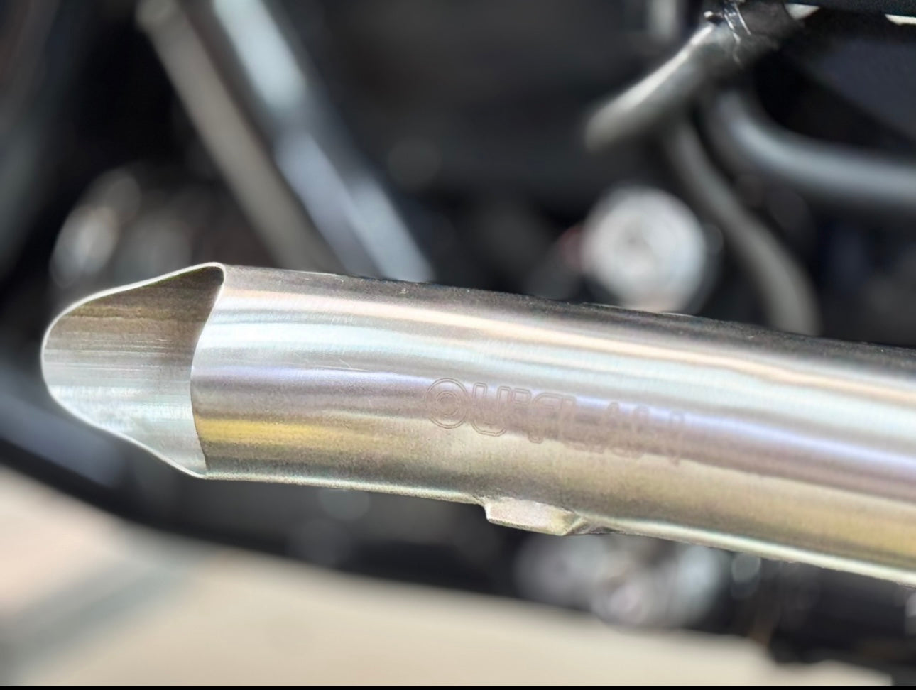 Bella Garage Outlaw Drag Pipes - Triumph Bobber