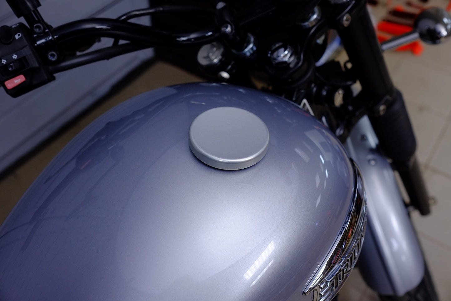 Iron Machine Gas Cap - 01-15 Triumph Classic Twins