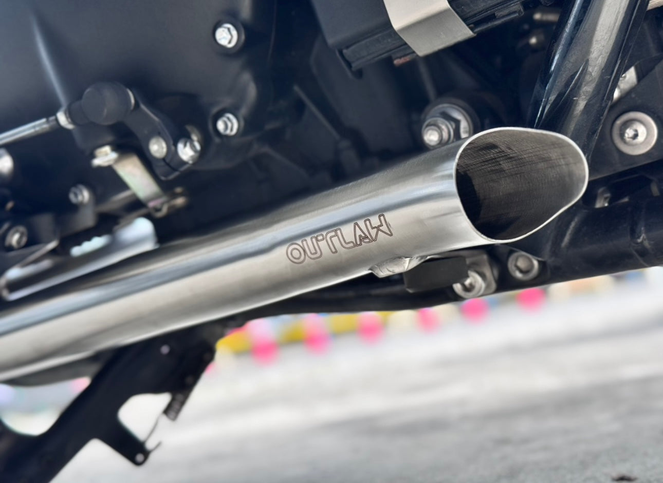 Bella Garage Outlaw Drag Pipes - Triumph Bobber