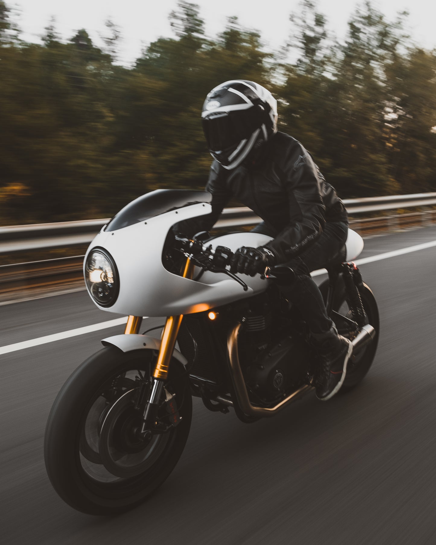 JW Speaker 8790 Adaptive 2 LED Headlight Upgrade - Triumph Thruxton R / 1200, T120, T100, Street Twin, Street Cup, Street Scrambler