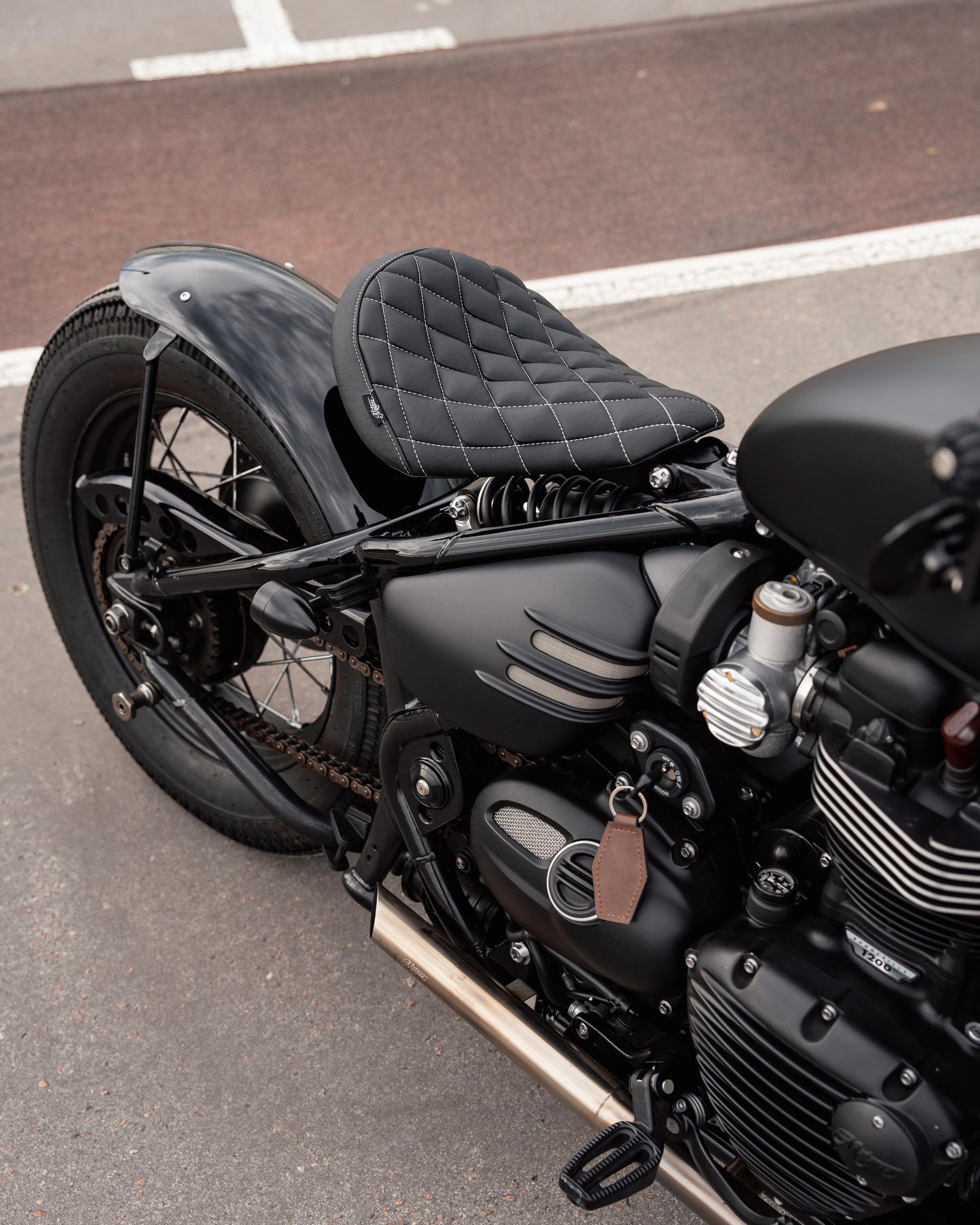 Motone King Cobra - Full Diamond Stitch - Triumph Bobber / Bobber Black