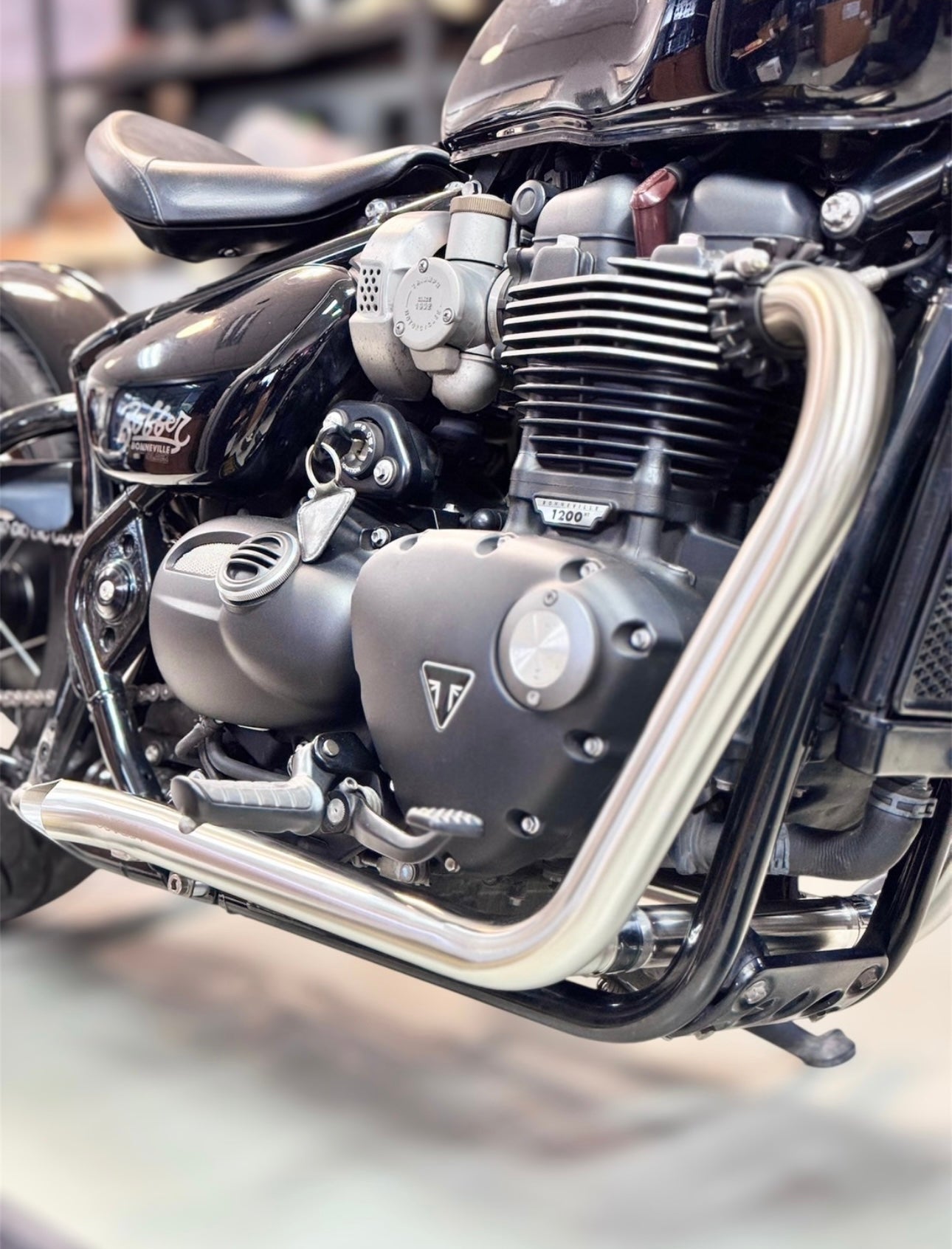 Bella Garage Outlaw Drag Pipes - Triumph Bobber