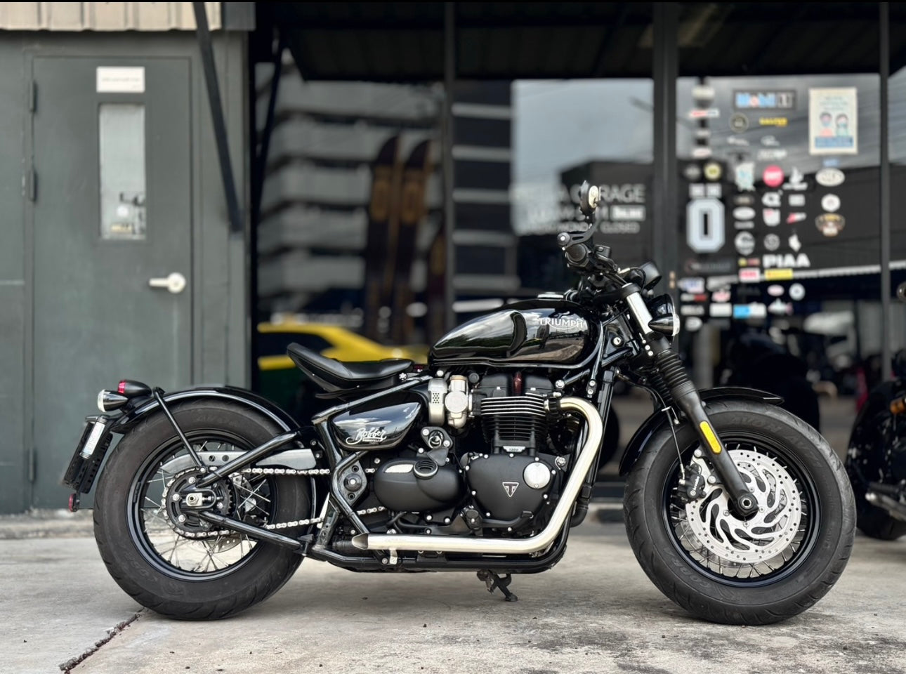 Bella Garage Outlaw Drag Pipes - Triumph Bobber