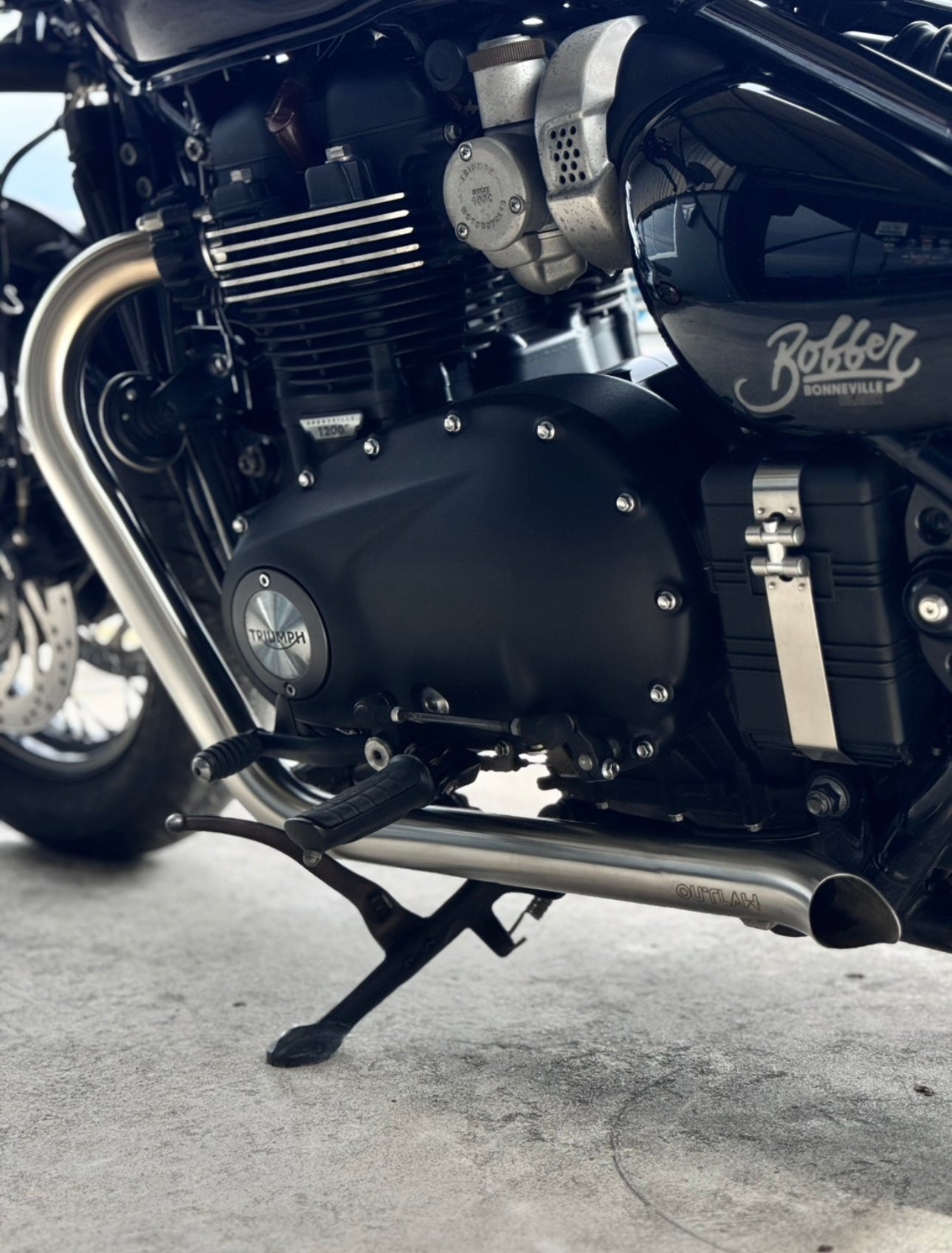 Bella Garage Outlaw Drag Pipes - Triumph Bobber
