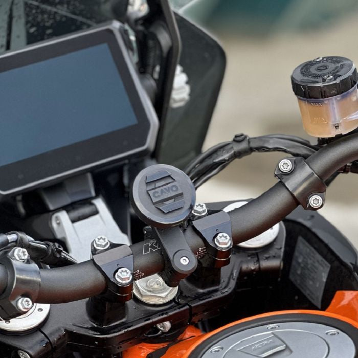 CAYO moto.dokk Smartphone Handlebar Mount with Wireless Charging and Vibration Dampening