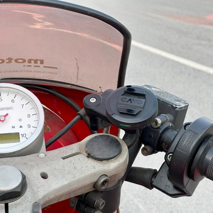 CAYO moto.dokk Smartphone Handlebar Mount with Wireless Charging and Vibration Dampening