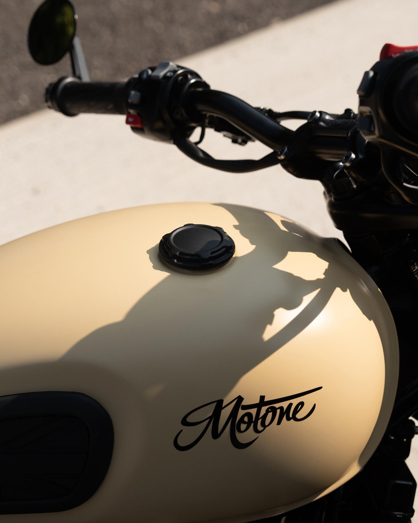 Motone TELSTAR Gas Cap - Black - Triumph Classics