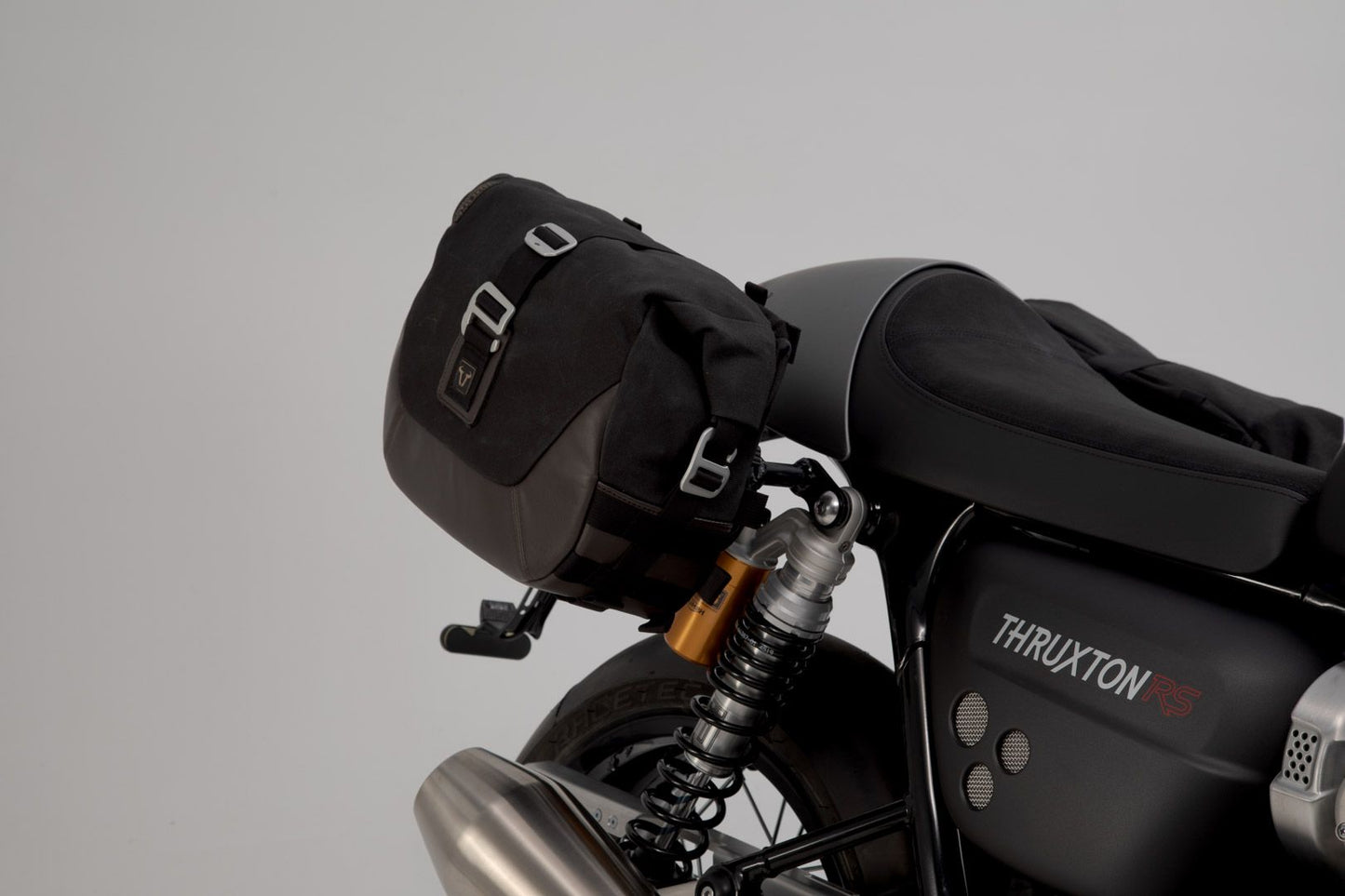 SW-Motech Legend Gear 19.6 L Saddlebag Setup with Quick SLC Disconnect Brackets - Triumph Thruxton RS / FE