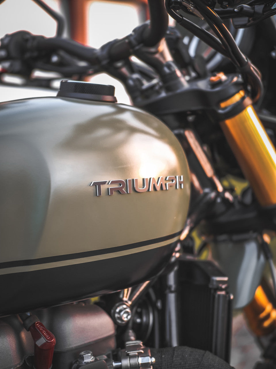 ClassicBike Raisch Triumph Aluminum Tank Emblem - Black