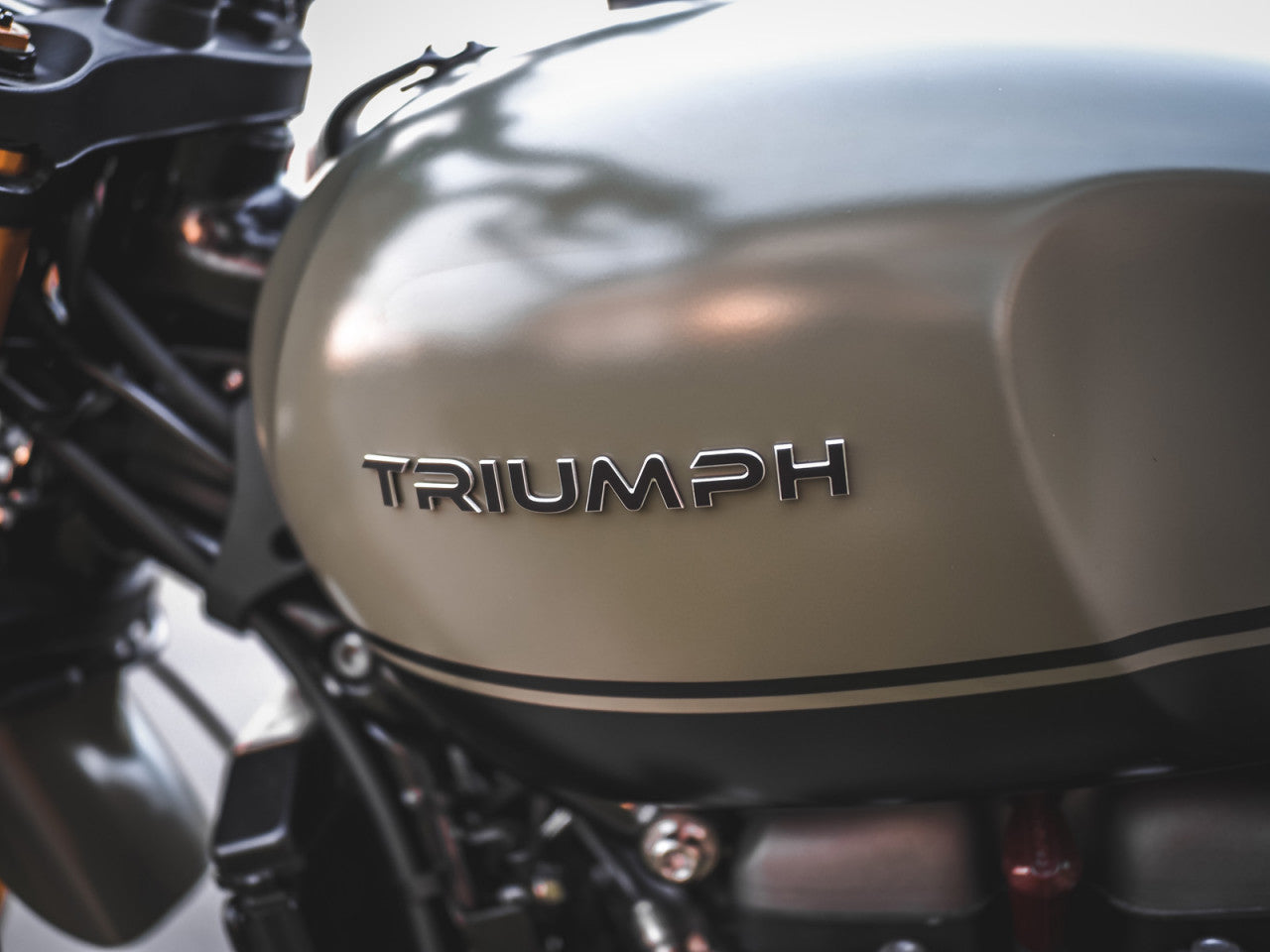 ClassicBike Raisch Triumph Aluminum Tank Emblem - Black