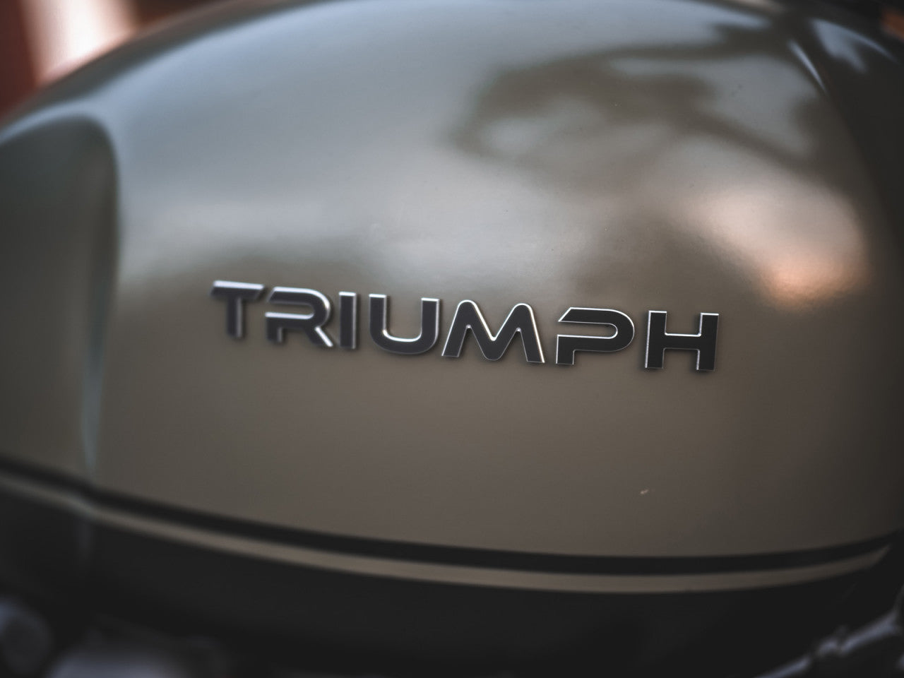 ClassicBike Raisch Triumph Aluminum Tank Emblem - Black