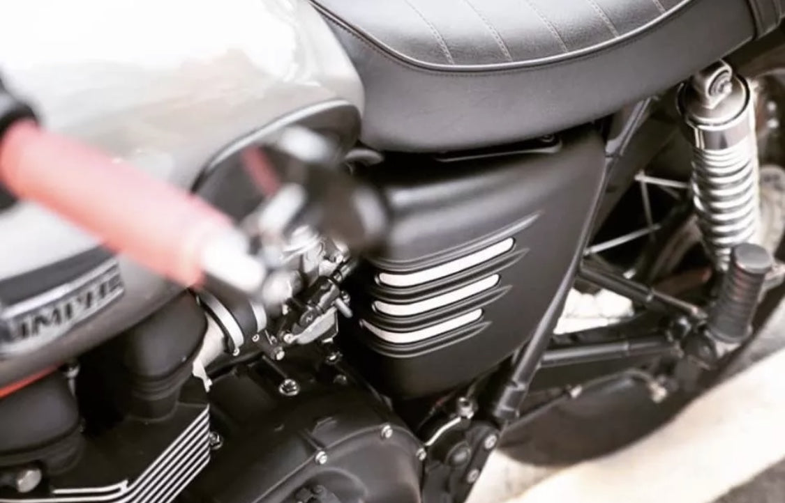 Motone Ribbed Side Covers - 2001-2015 Classics - Matte Black
