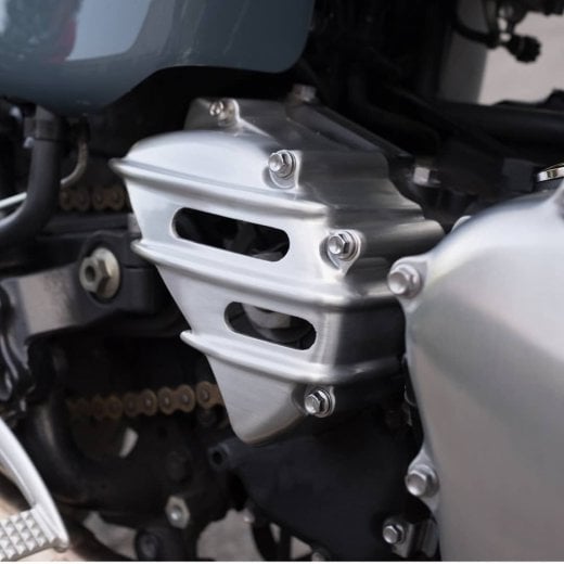 Motone Ribbed Sprocket Cover - Brushed