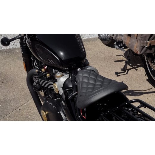 Motone King Cobra - Diamond Stitch - Triumph Bobber / Bobber Black
