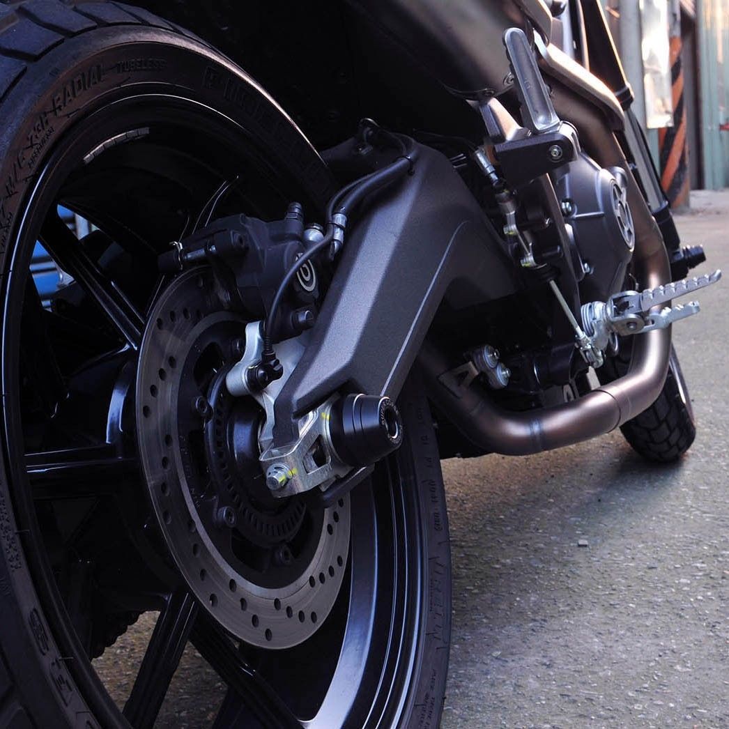 Super Corse Rear Axle Slider - Ducati Scrambler