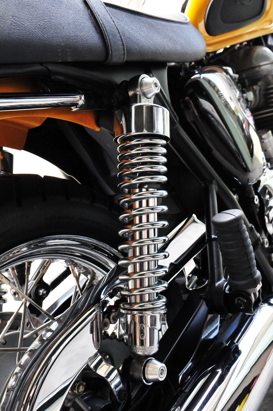 Super Corse Shock Bolt Dress Up Kit - Type 1 - Triumph Bonneville, Thruxton, Scrambler - Silver or Black
