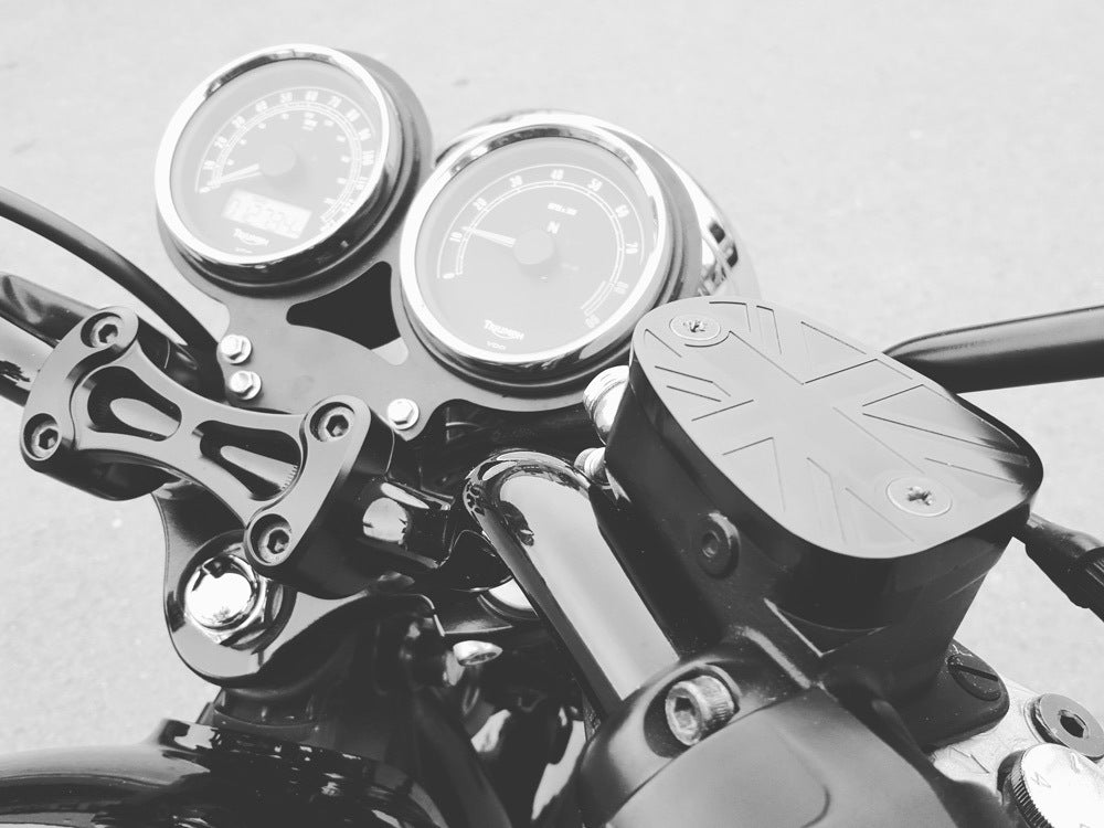 Motone Lay Flat Gauge Bracket - Triumph Thruxton / Bonneville