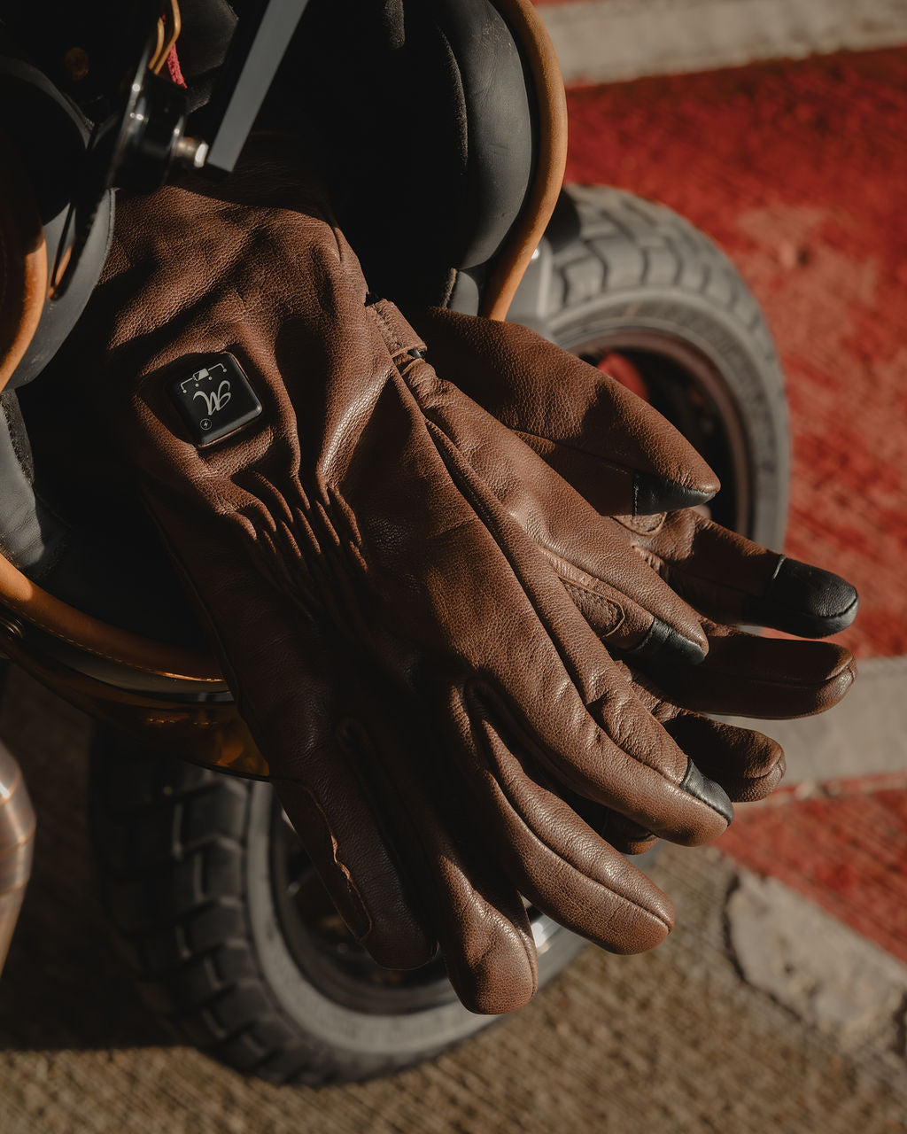 Motone Forno Heated Motorcycle Goatskin Leather Riding Gloves - Brown
