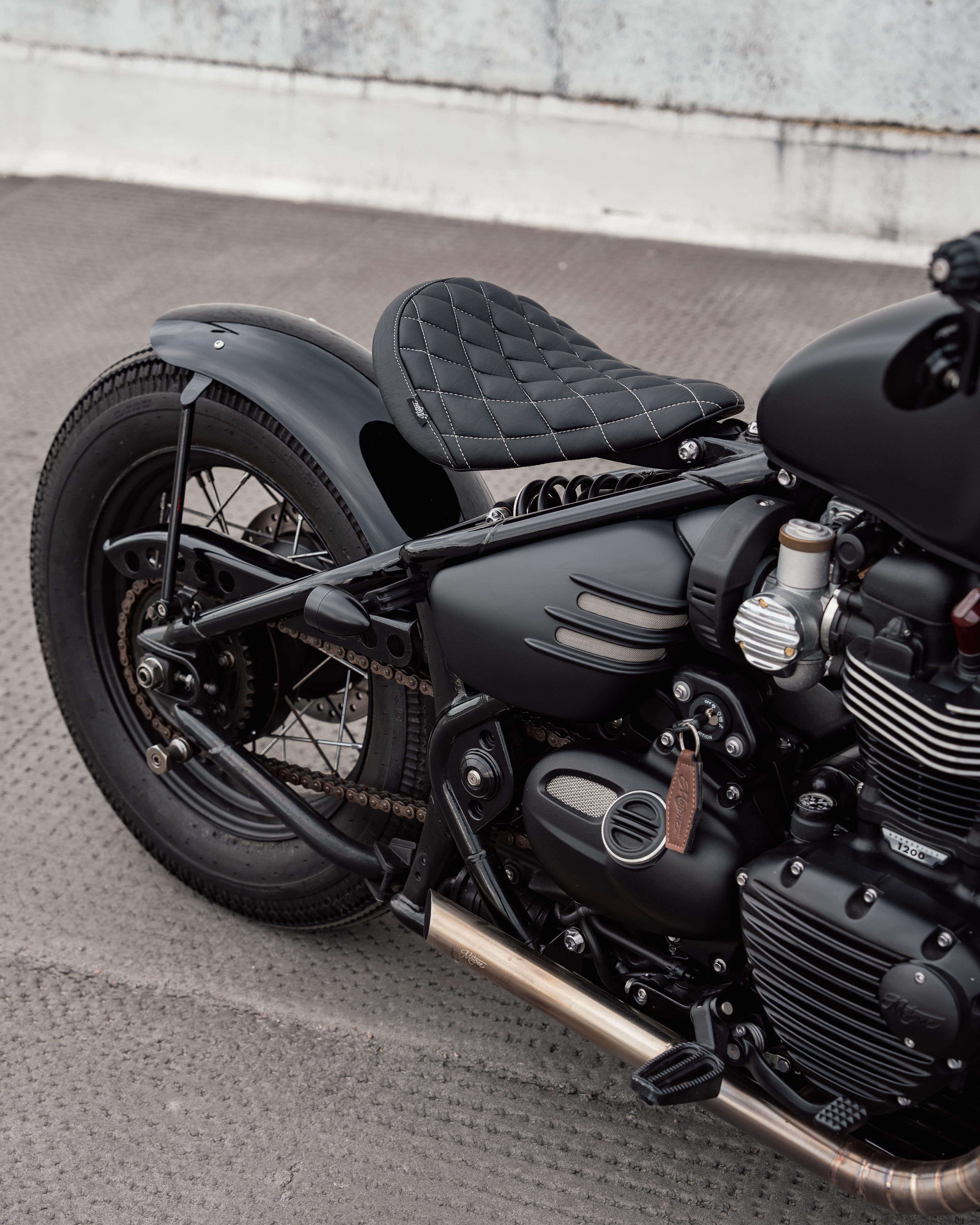Motone King Cobra Full Diamond Stitch Triumph Bobber Bobber Black A J cycles A J Cycles