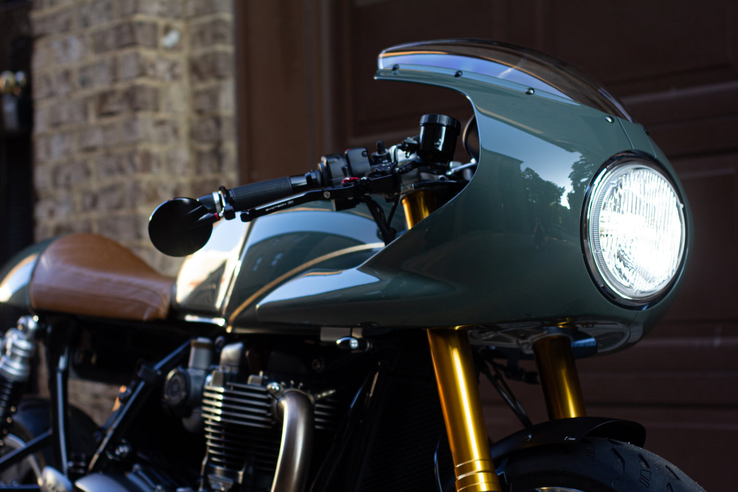 Retro Inspired LED Headlight - Modern White - 2016+ Triumph Classics