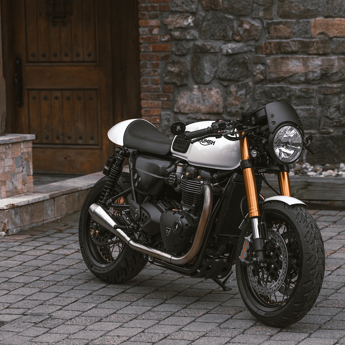 Rizoma Aluminum Low Headlight Fairing w/ Mounting Brackets - Black  - Triumph Thruxton R / RS