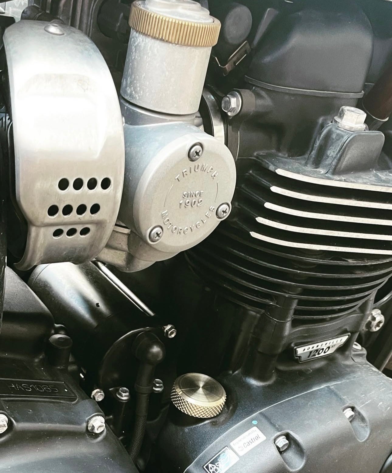 Brass Diamond Knurl Oil Fill Cap - Triumph Modern Classics