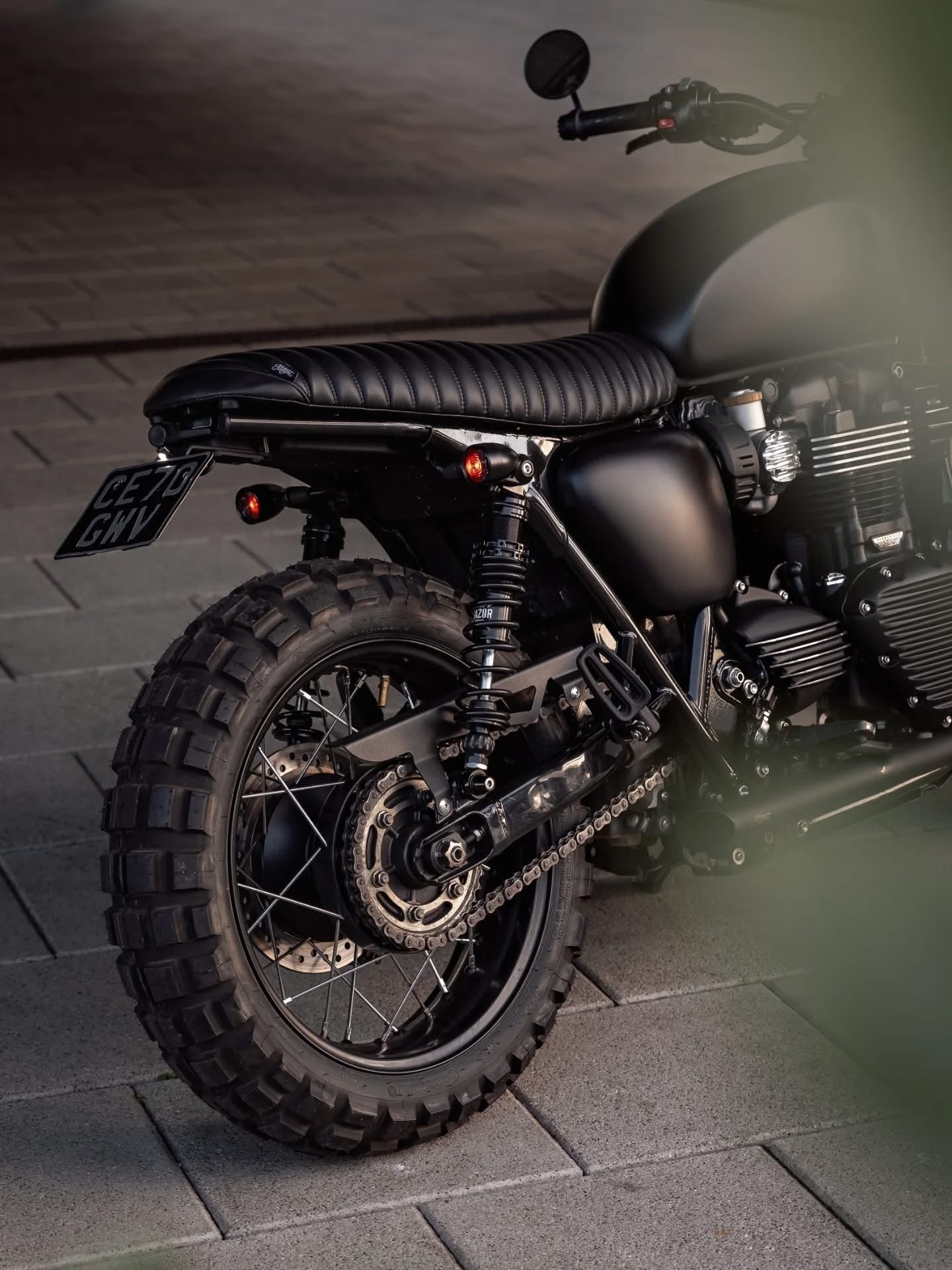 Motone Viper Mk.II - Double Stitched Skinny Ribbed Seat
