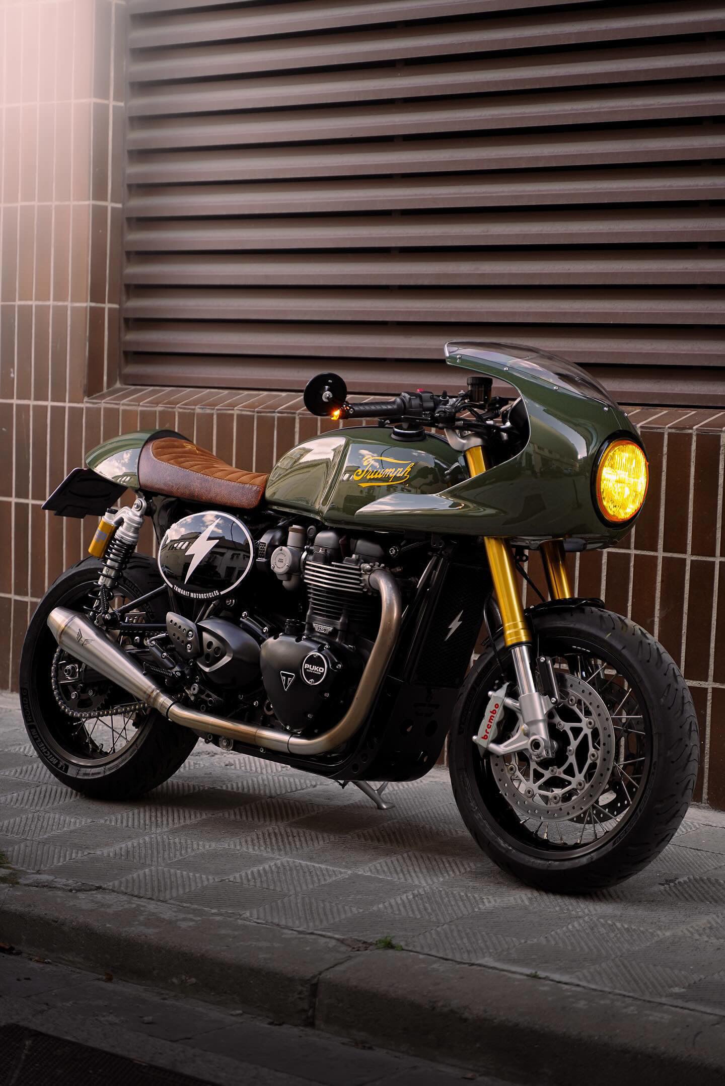 Retro Inspired LED Headlight - Yellow - 2016+ Triumph Classics