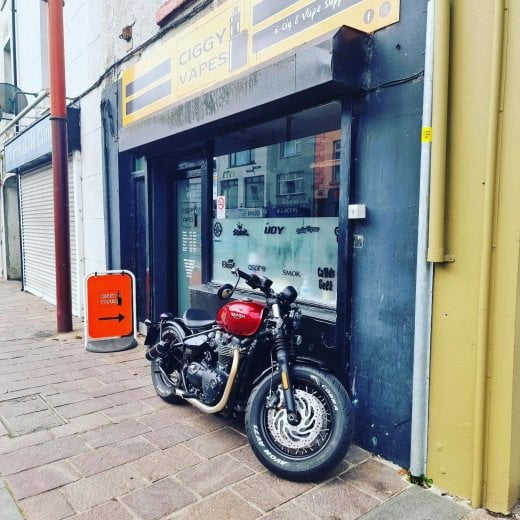 Motone Mayhem Shorty Turnout Muffers - Brushed - Triumph Bobber / Speedmaster