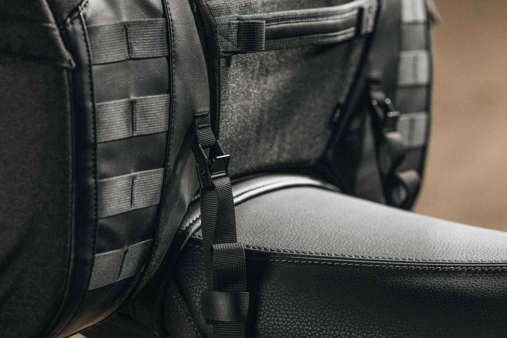 独創的 SW-Motech Legend Gear Tail Bag LR5 - 52 Liters – A&J Cycles バッグ