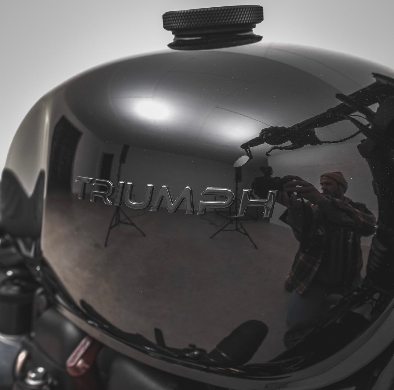 ClassicBike Raisch Triumph Tank Emblem - Black