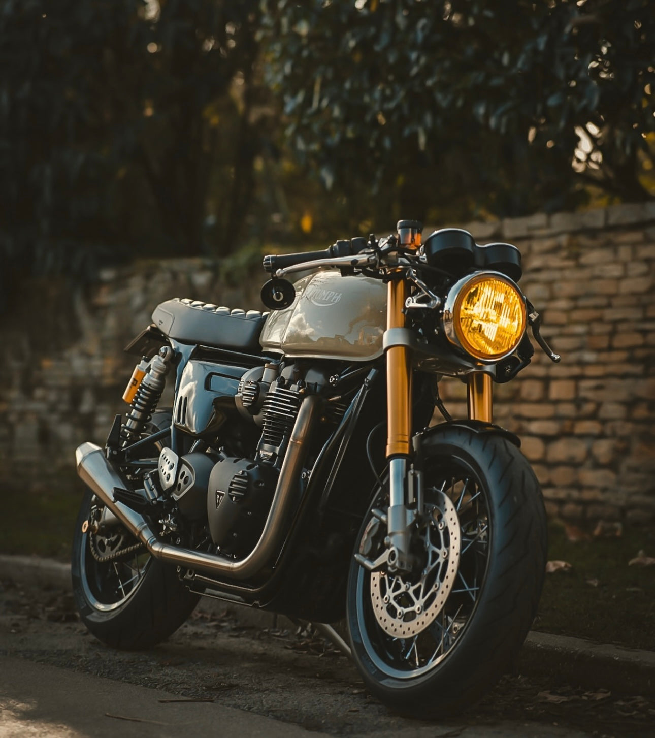 Retro Inspired LED Headlight - Yellow - 2016+ Triumph Classics