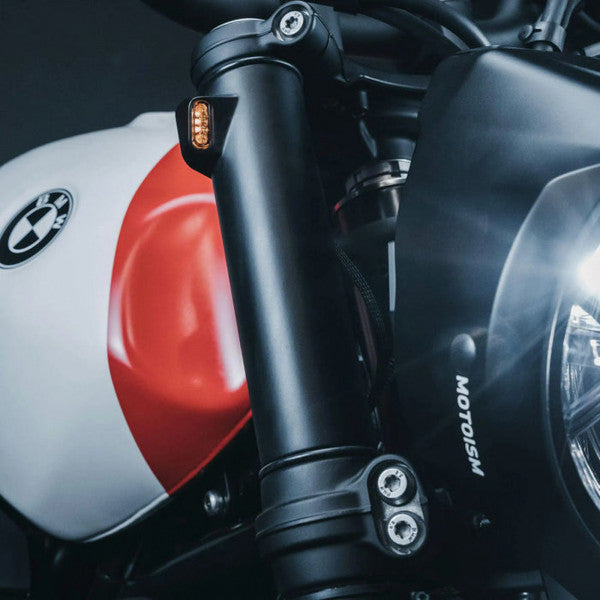 Motoism Seamless fork Cover kit with Turn Signals - Triumph Bobber / Speedmaster 47MM Forks