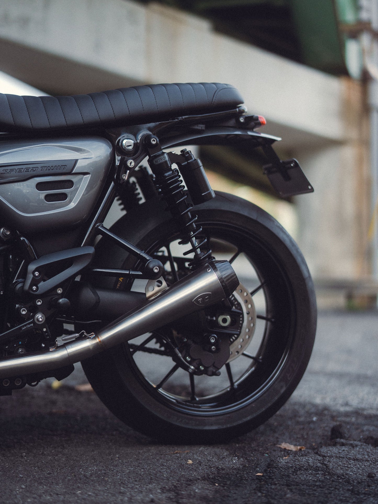 British Customs 2-1 LOW PREDATOR CARBON FULL SYSTEM - Triumph Speed Twin / Thruxton R / Rs