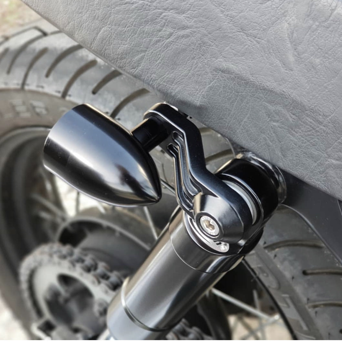 Motone Ribbed Triline Rear Turn Signal Brackets - Black - Triumph Classics