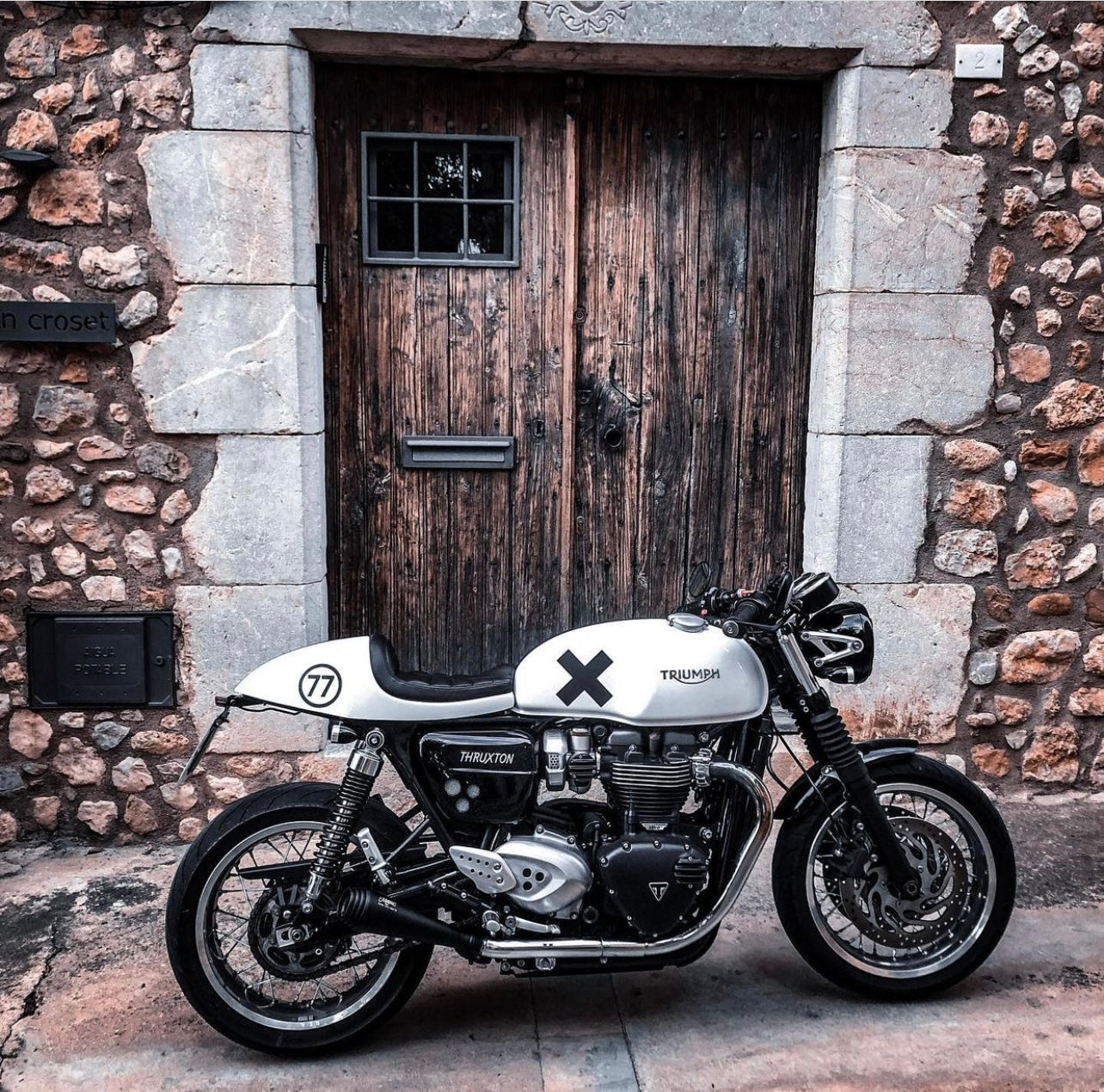 Motone Saturn V Slip Ons - Black - Triumph Thruxton R / RS,  Speed Twin