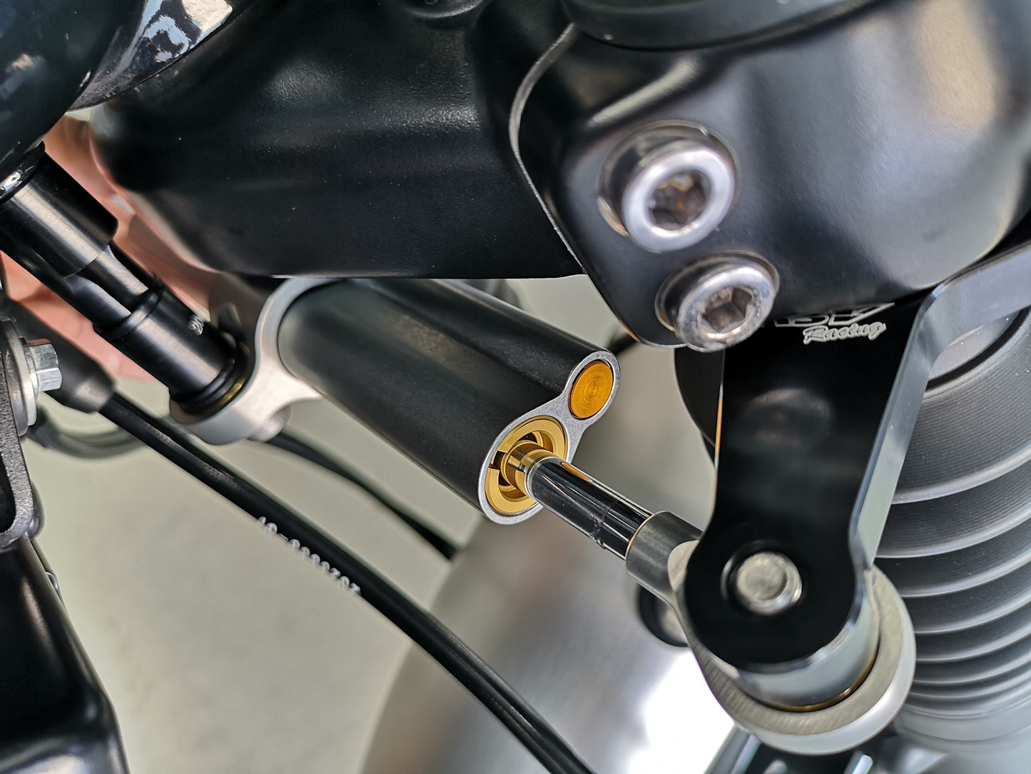 Ohlins Steering Damper Kit - Triumph Thruxton R / RS / TFC, Speed Twin 2021+
