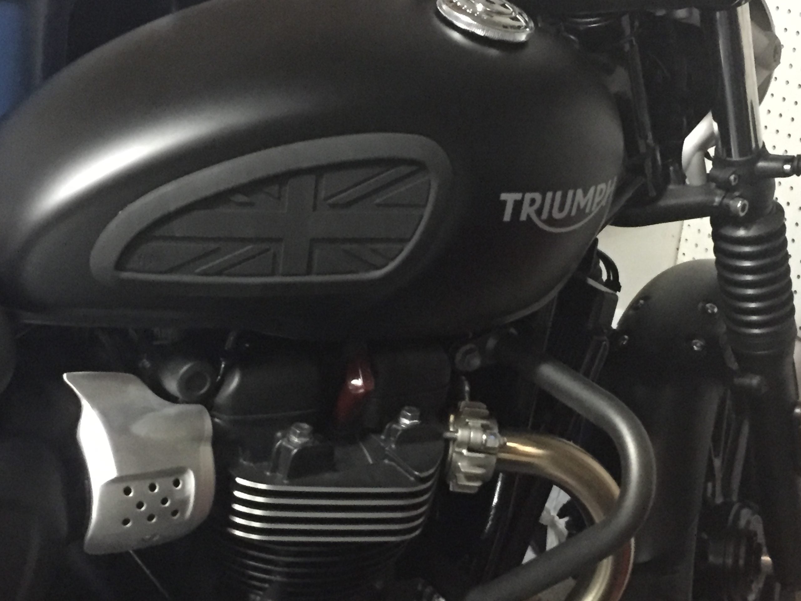 Union Jack Black Leather Knee Tank Pads For Triumph Motorcycles - Raw & Rugged